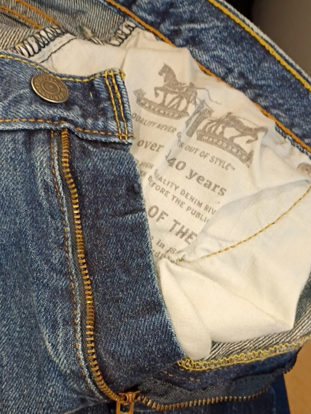 Levi's 569 Men's Size 33 Classic Mid Blue Denim Shorts - Picture 9 of 10